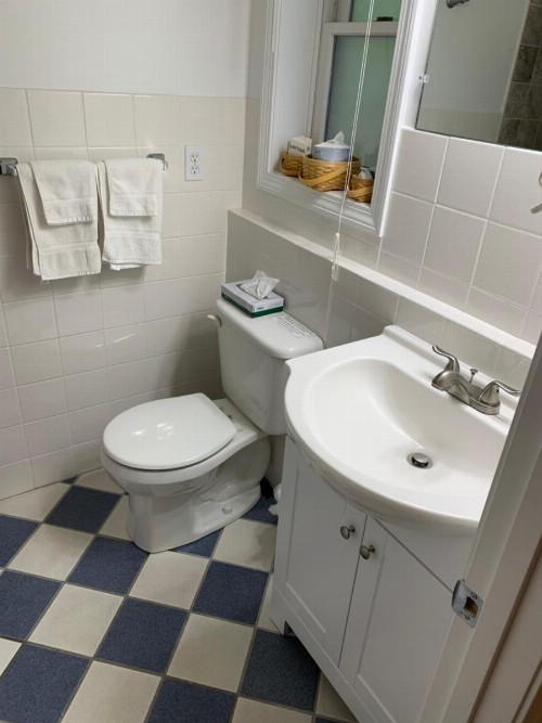 Towne Lyne Motel - image 27