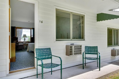 Towne Lyne Motel - image 29