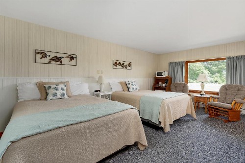 Towne Lyne Motel - image 33