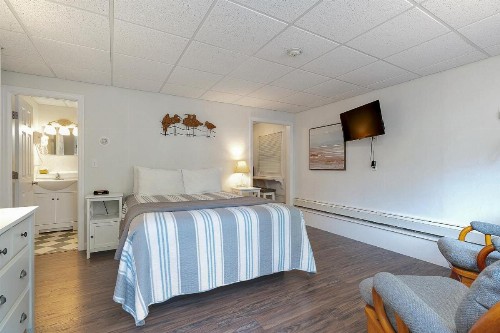 Towne Lyne Motel - image 36
