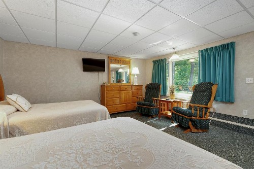 Towne Lyne Motel - image 39