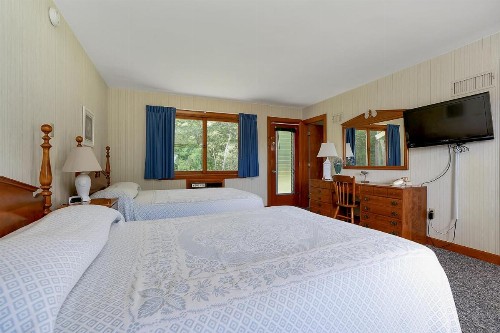 Towne Lyne Motel - image 40