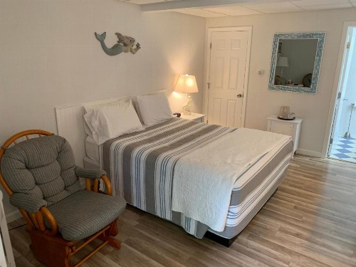 Towne Lyne Motel - image 43