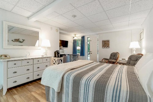 Towne Lyne Motel - image 45