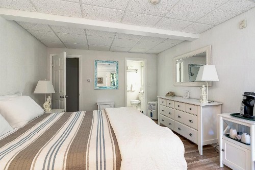 Towne Lyne Motel - image 47