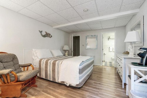 Towne Lyne Motel - image 49