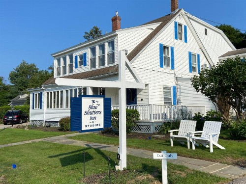 Blue Shutters Inn - image 1