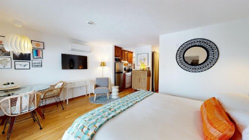 Blue Shutters Inn - image 3