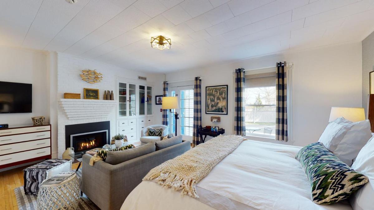 Blue Shutters Inn - image 4