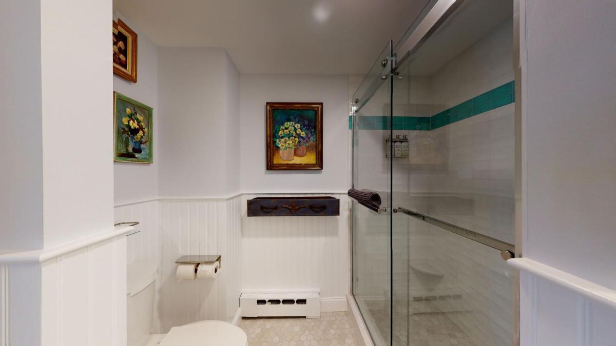 Blue Shutters Inn - image 5