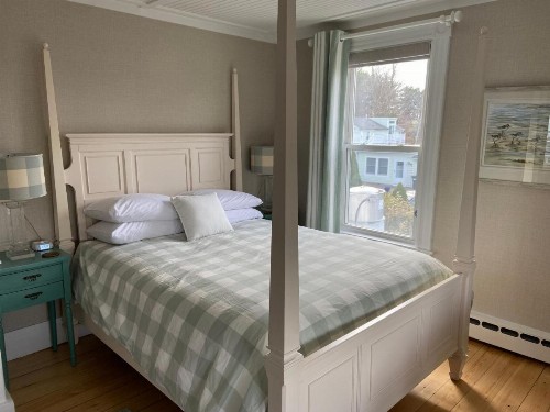 Blue Shutters Inn - image 7