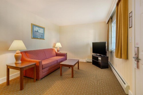 Ogunquit Hotel and Suites - image 5