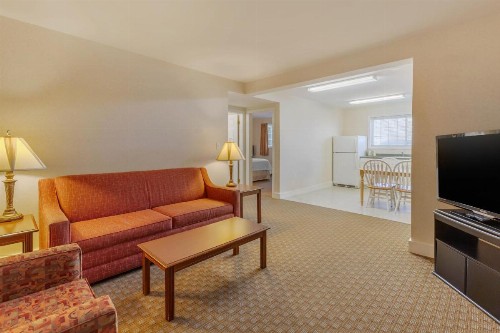 Ogunquit Hotel and Suites - image 8