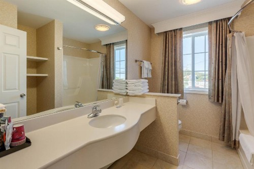 Ogunquit Hotel and Suites - image 16