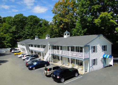 Studio East Motel - image 25