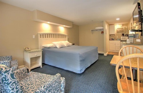 Studio East Motel - image 31
