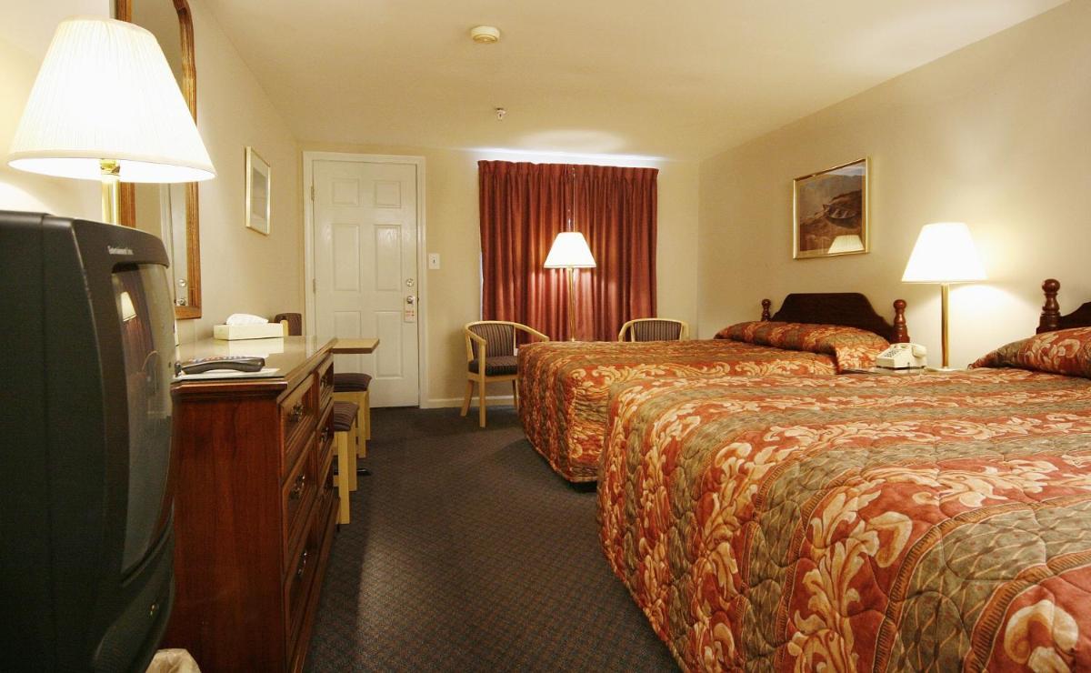 Studio East Motel - image 6
