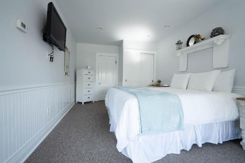 Auberge on the Cove - image 40