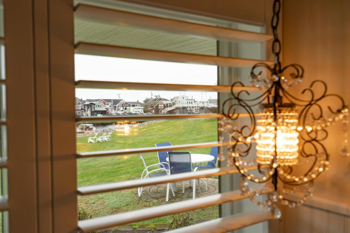Auberge on the Cove - image 5