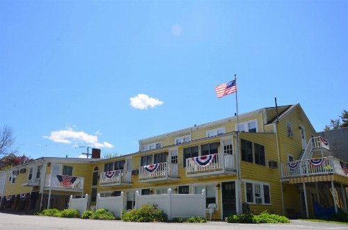 Betty Doon Hotel - image 1