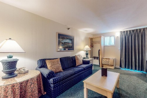 Seafarer Resort - image 10