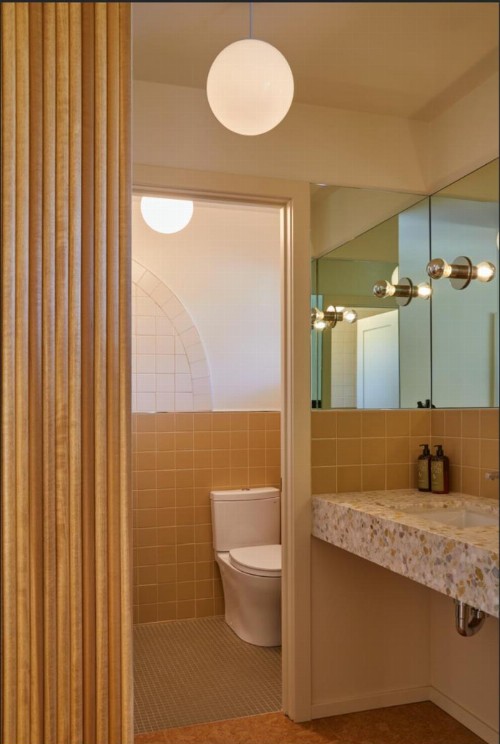The Capri Hotel - image 2
