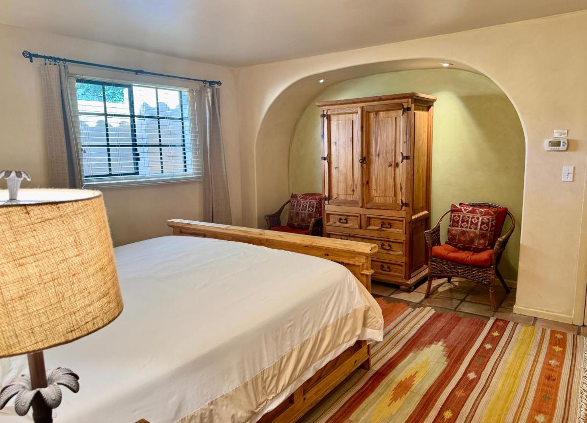 Blue Iguana Inn - image 2