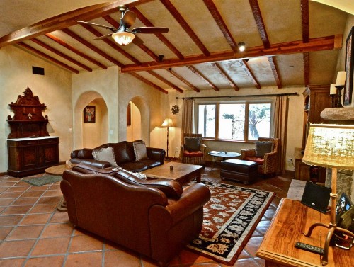 Blue Iguana Inn - image 33