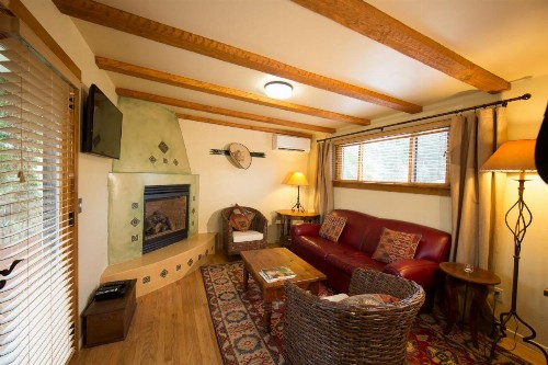 Blue Iguana Inn - image 37