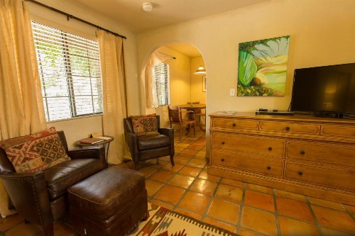 Blue Iguana Inn - image 48