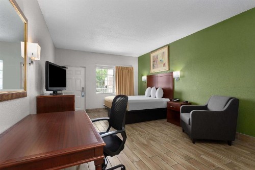 Travelodge Suites by Wyndham Lake Okeechobee - image 17