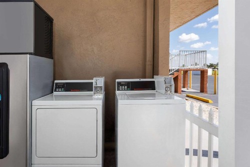 Travelodge Suites by Wyndham Lake Okeechobee - image 2