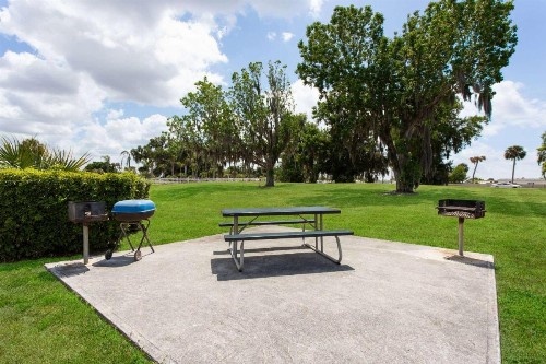 Travelodge Suites by Wyndham Lake Okeechobee - image 4