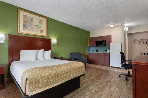 Travelodge Suites by Wyndham Lake Okeechobee - image 7