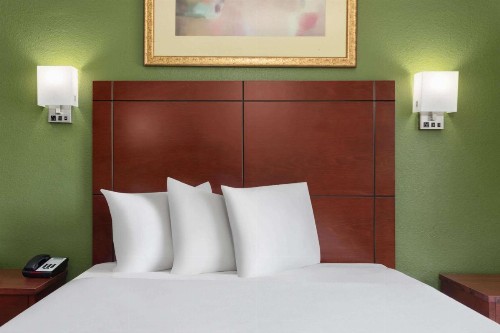 Travelodge Suites by Wyndham Lake Okeechobee - image 8