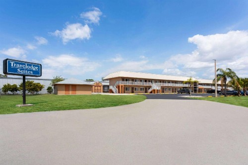 Travelodge Suites by Wyndham Lake Okeechobee - image 9