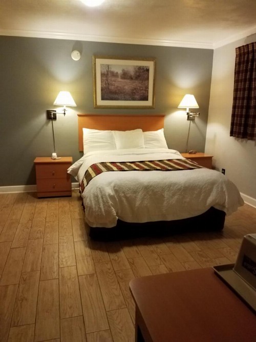 Scottish Inn - Okeechobee - image 2