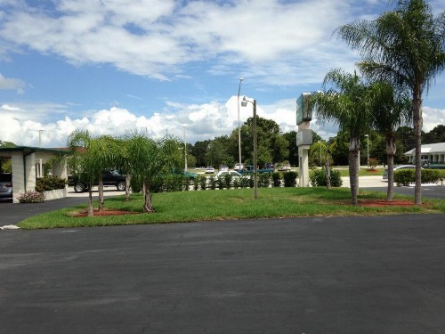 Economy Inn Okeechobee - image 10