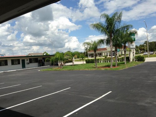 Economy Inn Okeechobee - image 18