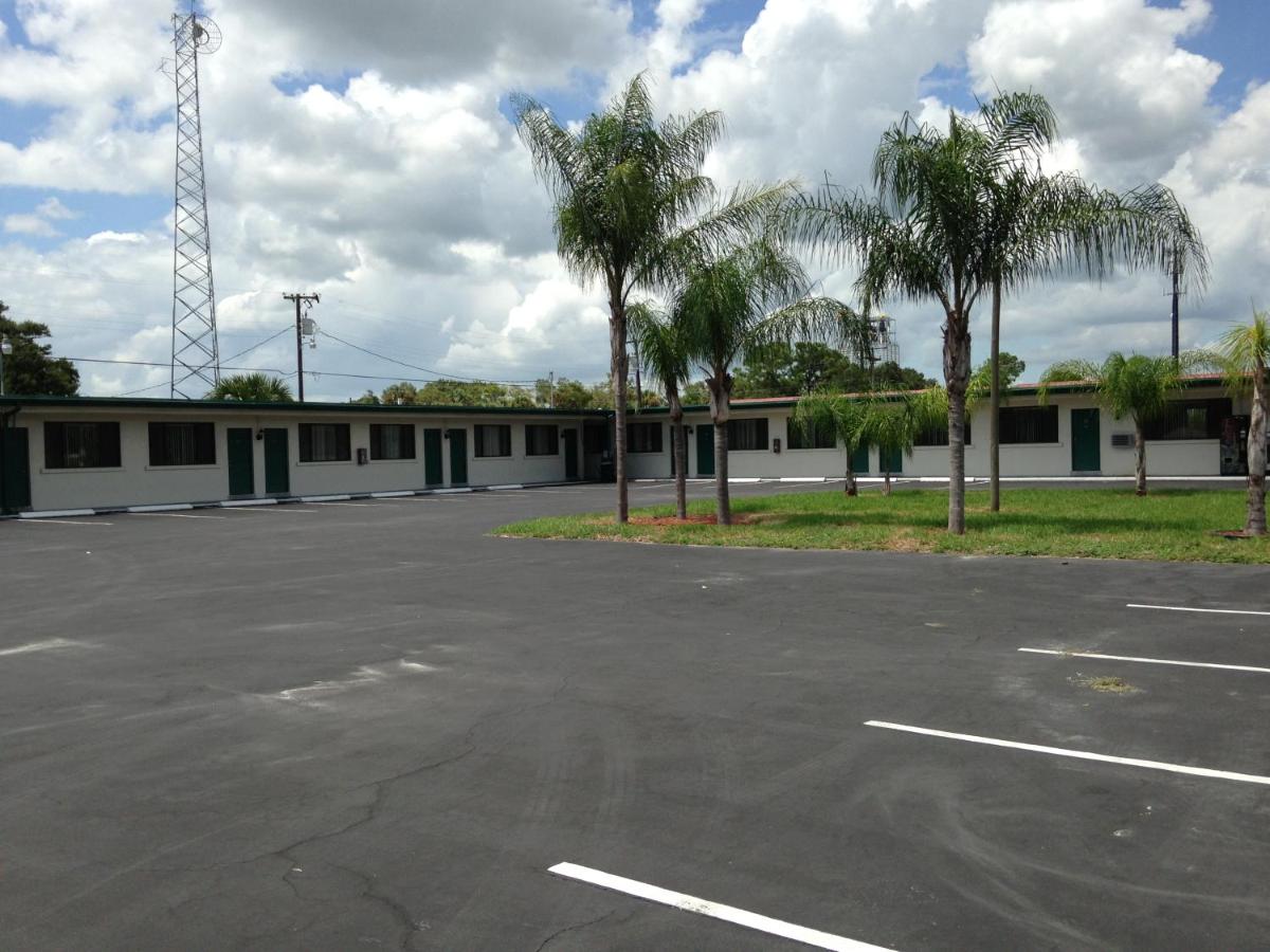 Economy Inn Okeechobee - image 2