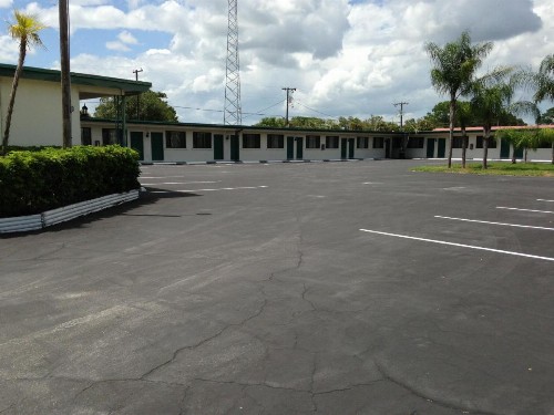 Economy Inn Okeechobee - image 3