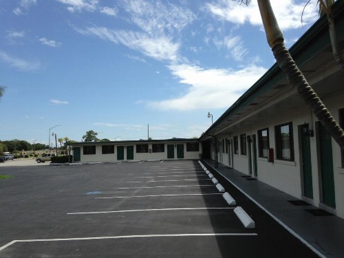 Economy Inn Okeechobee - image 5