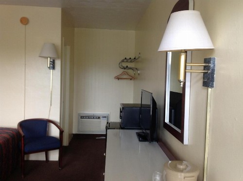 Economy Inn Okeechobee - image 9