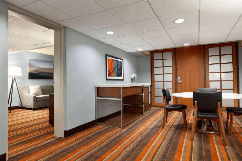 Embassy Suites Oklahoma City Will Rogers World Airport - image 23