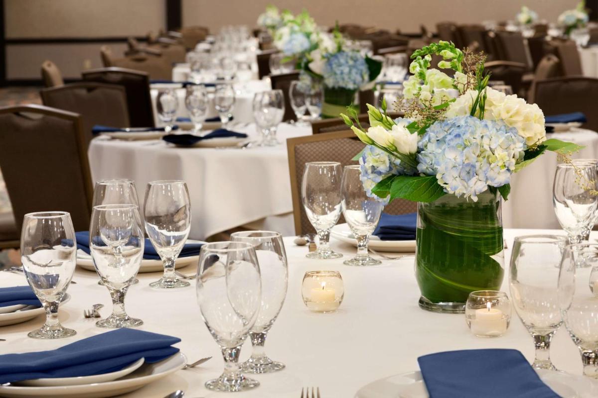 Embassy Suites Oklahoma City Will Rogers World Airport - image 3