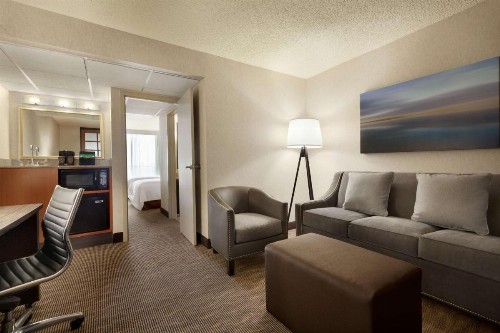 Embassy Suites Oklahoma City Will Rogers World Airport - image 30
