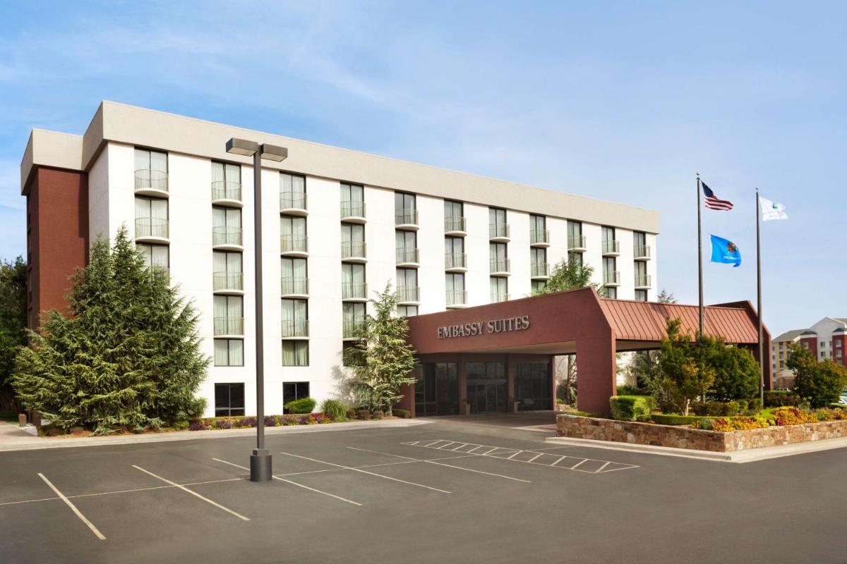 Embassy Suites Oklahoma City Will Rogers World Airport - image 4