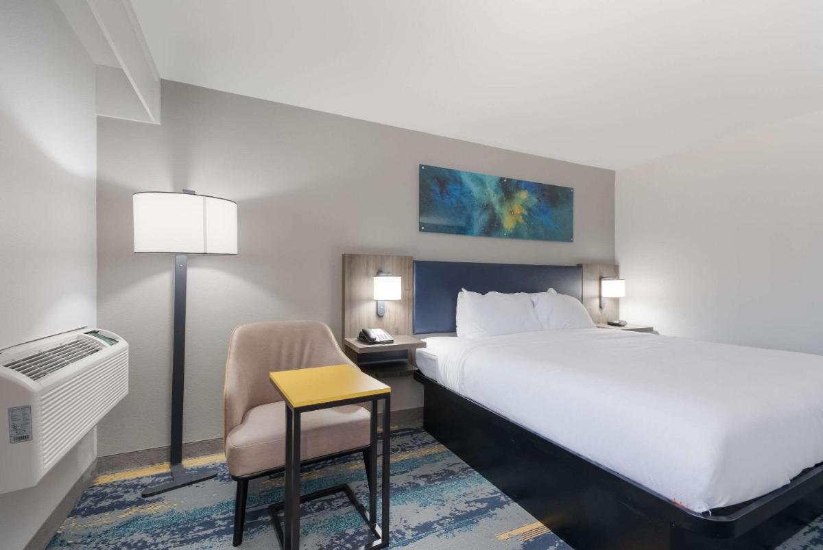 AmericInn - image 6