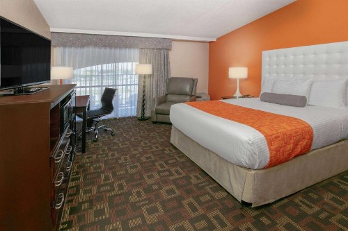 Howard Johnson by Wyndham Oklahoma City OKC Airport Fairgrounds I40 - image 10