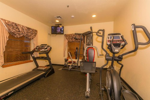 Howard Johnson by Wyndham Oklahoma City OKC Airport Fairgrounds I40 - image 32